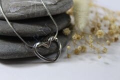 Minimal Kıvrımlı Kalp Kolye Silver