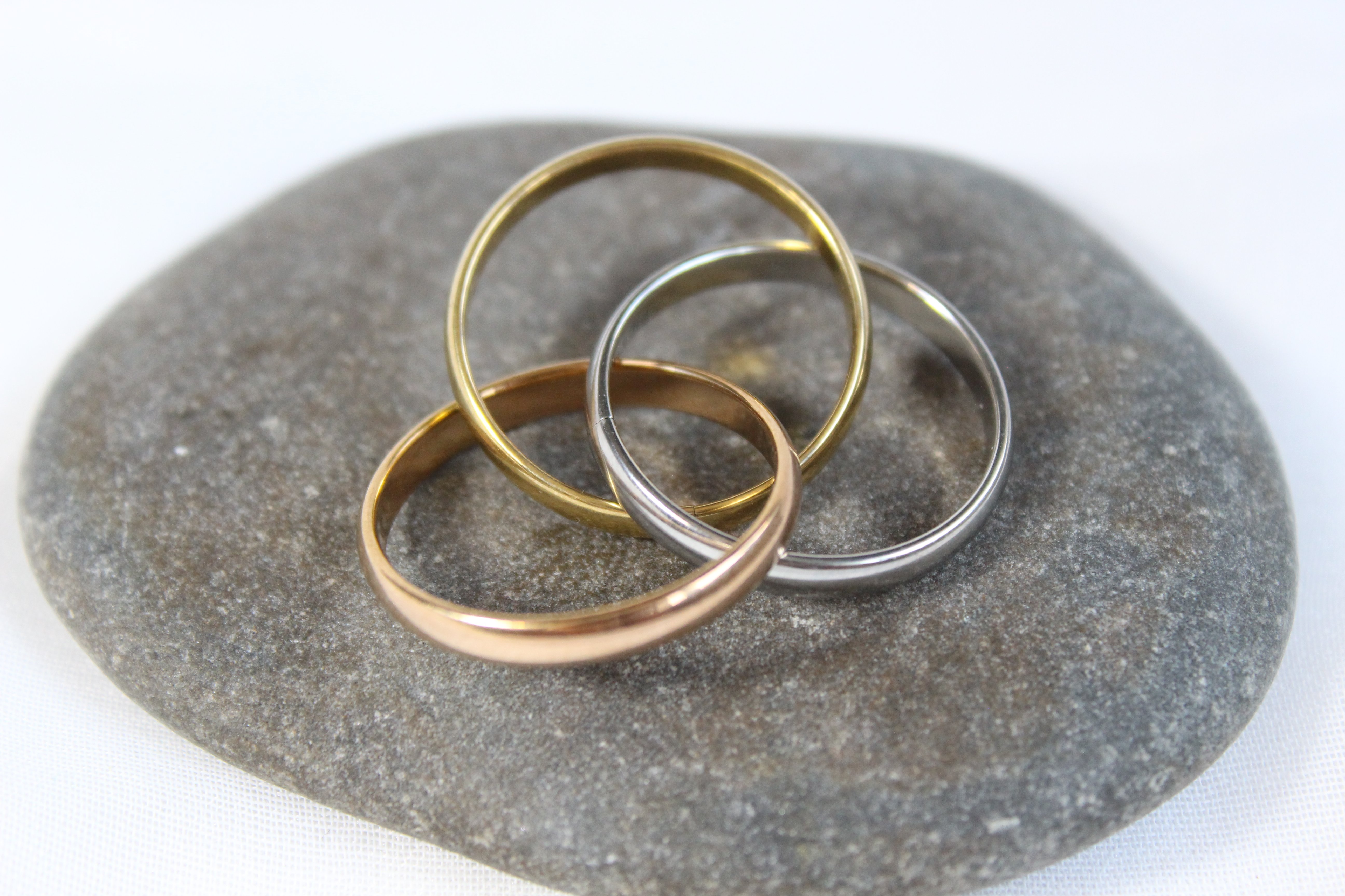 Trio Line – Üç Renk Sade Yüzük Seti