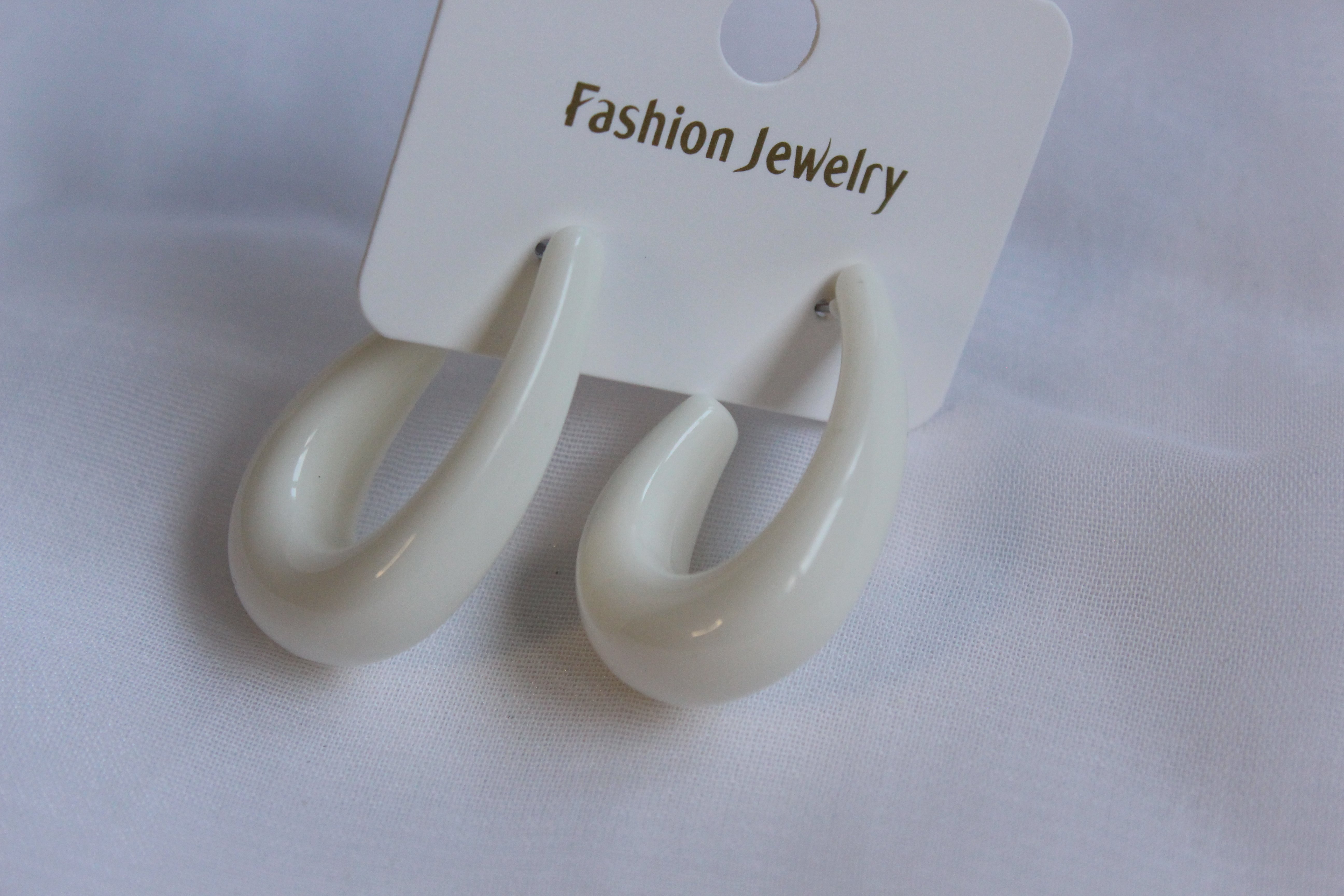 Ivory Loop – Krem Beyaz Elips Küpe