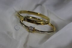 Gold Glow – Taş Detaylı Kelepçe Seti