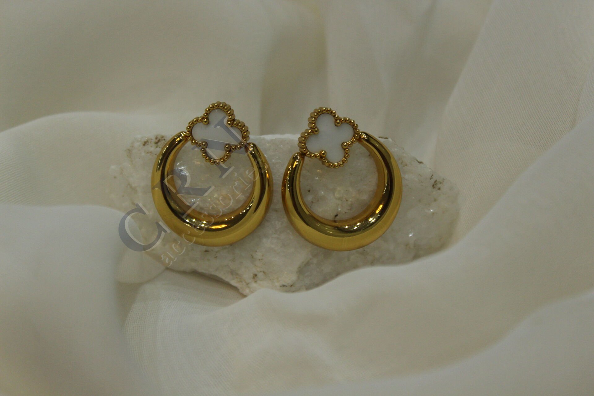 Lucky Charm - Yonca Model Gold Küpe