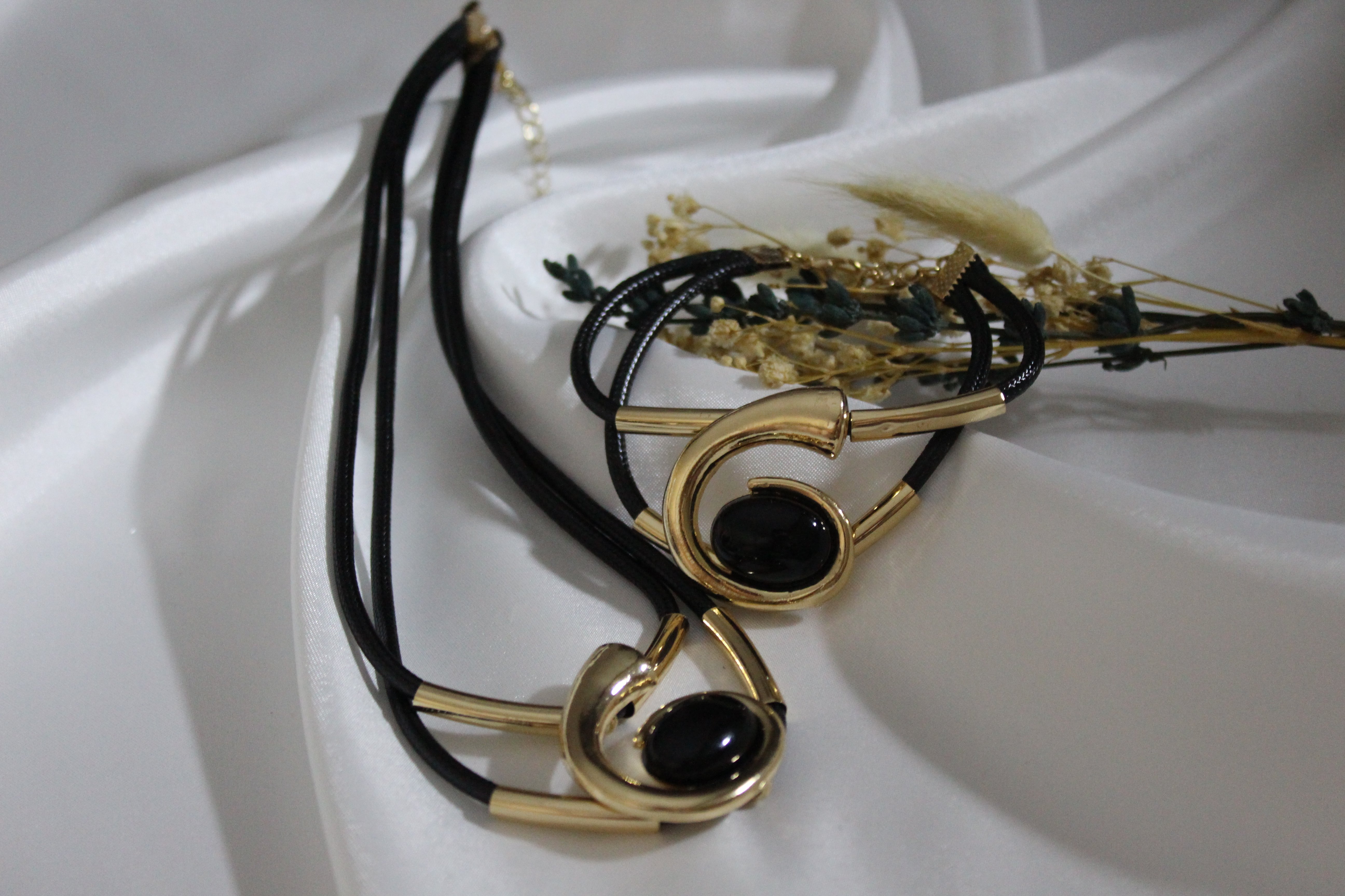 Luna Noir Set – Siyah Taşlı Modern Kolye & Bileklik