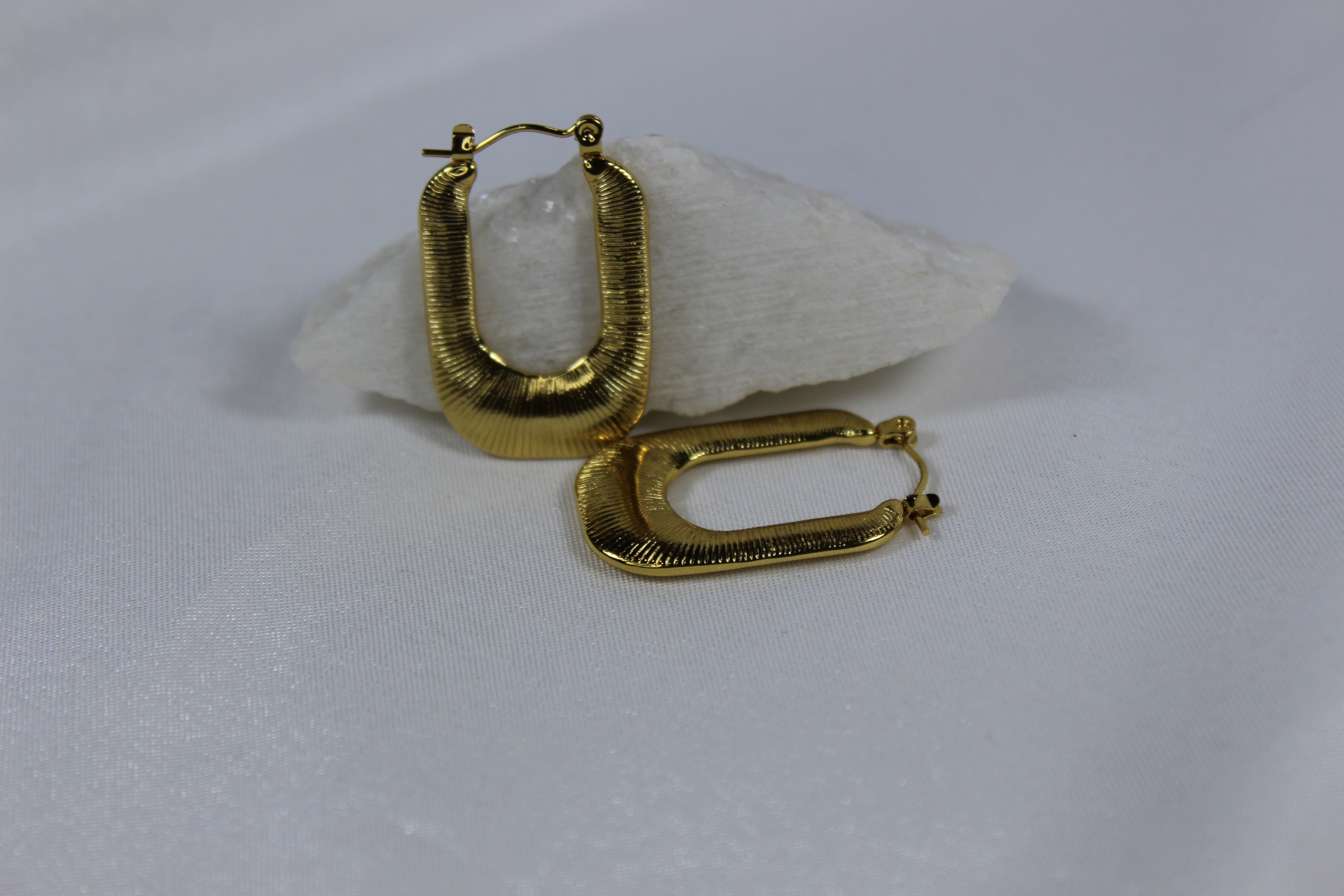 Arp Büzgü Küpe - Altın Kaplama Çelik