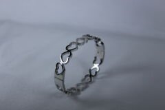 Heartline Silver – Kalp Formlu Paslanmaz Çelik Bileklik