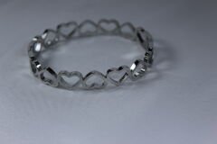 Heartline Silver – Kalp Formlu Paslanmaz Çelik Bileklik
