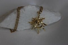 Solar Glow – Güneş Işığı Kolye