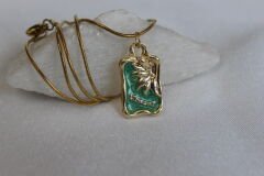 Emerald Angel – Mineli Yaprak Desenli Kolye