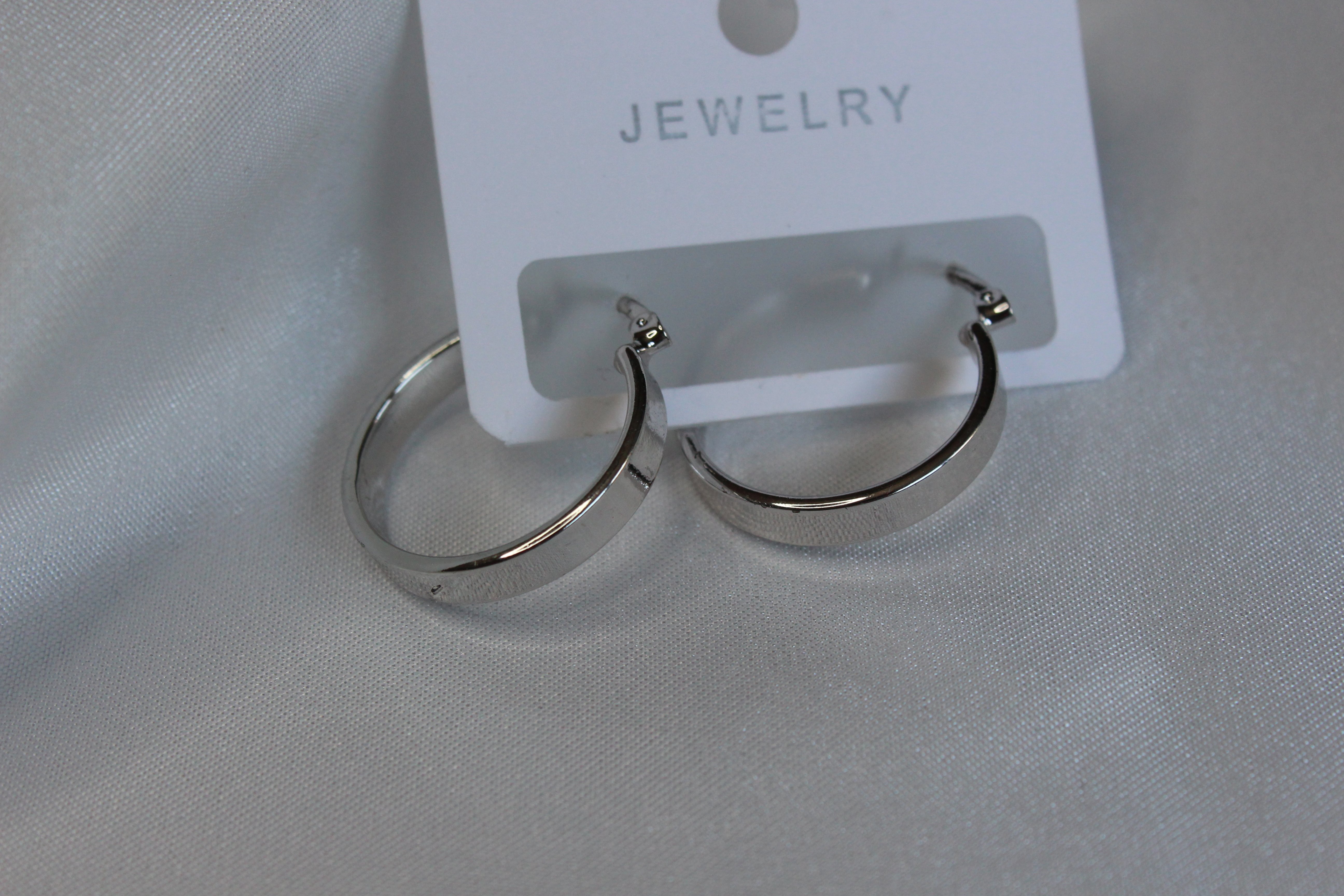 Silver Loop – Çelik Halka Küpe