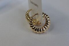 Golden Twist – Kabartmalı Çelik Halka Küpe