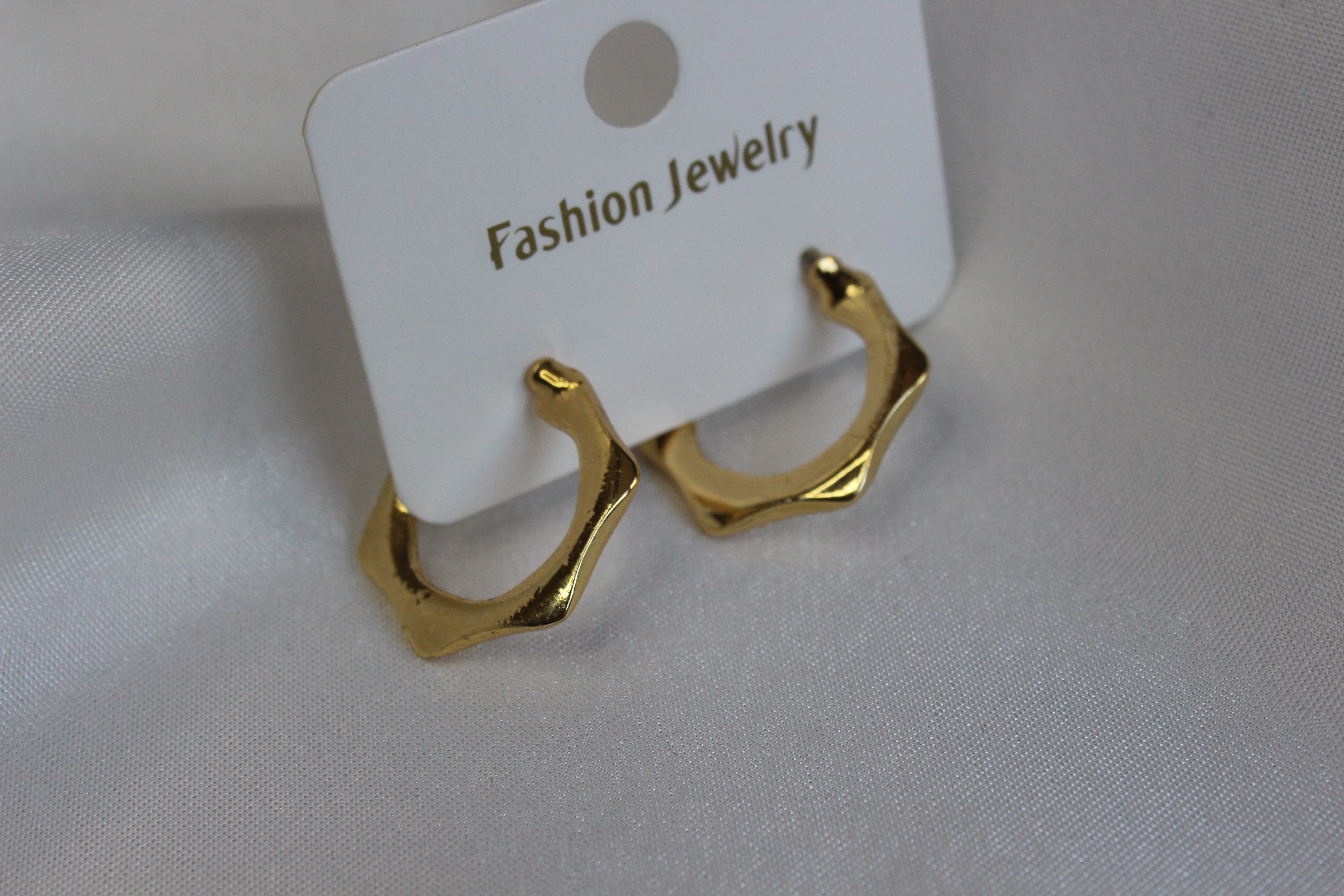 Twist Edge – Modern Çelik Form Küpe