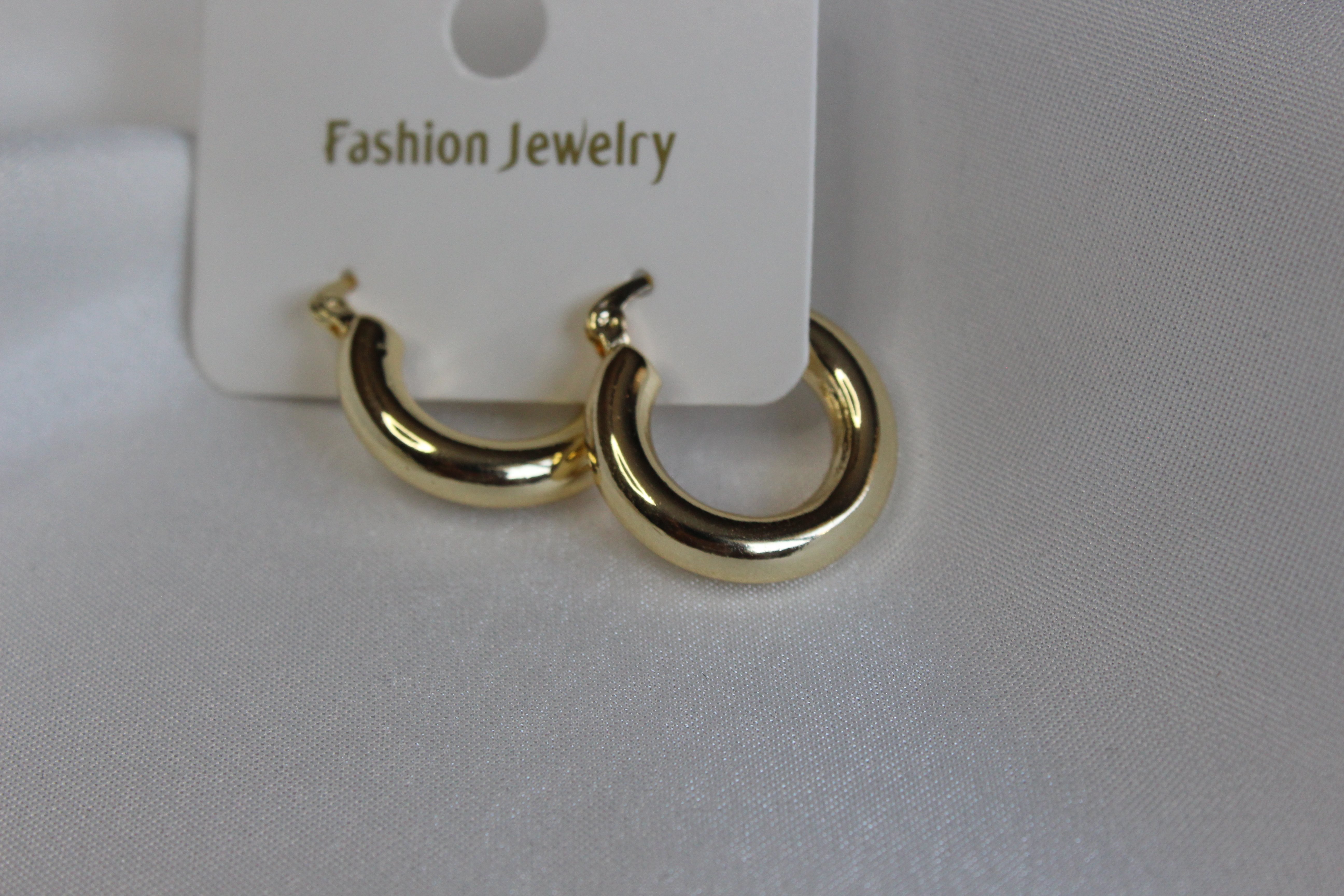 Luna Bold – Kalın Form Halka Küpe