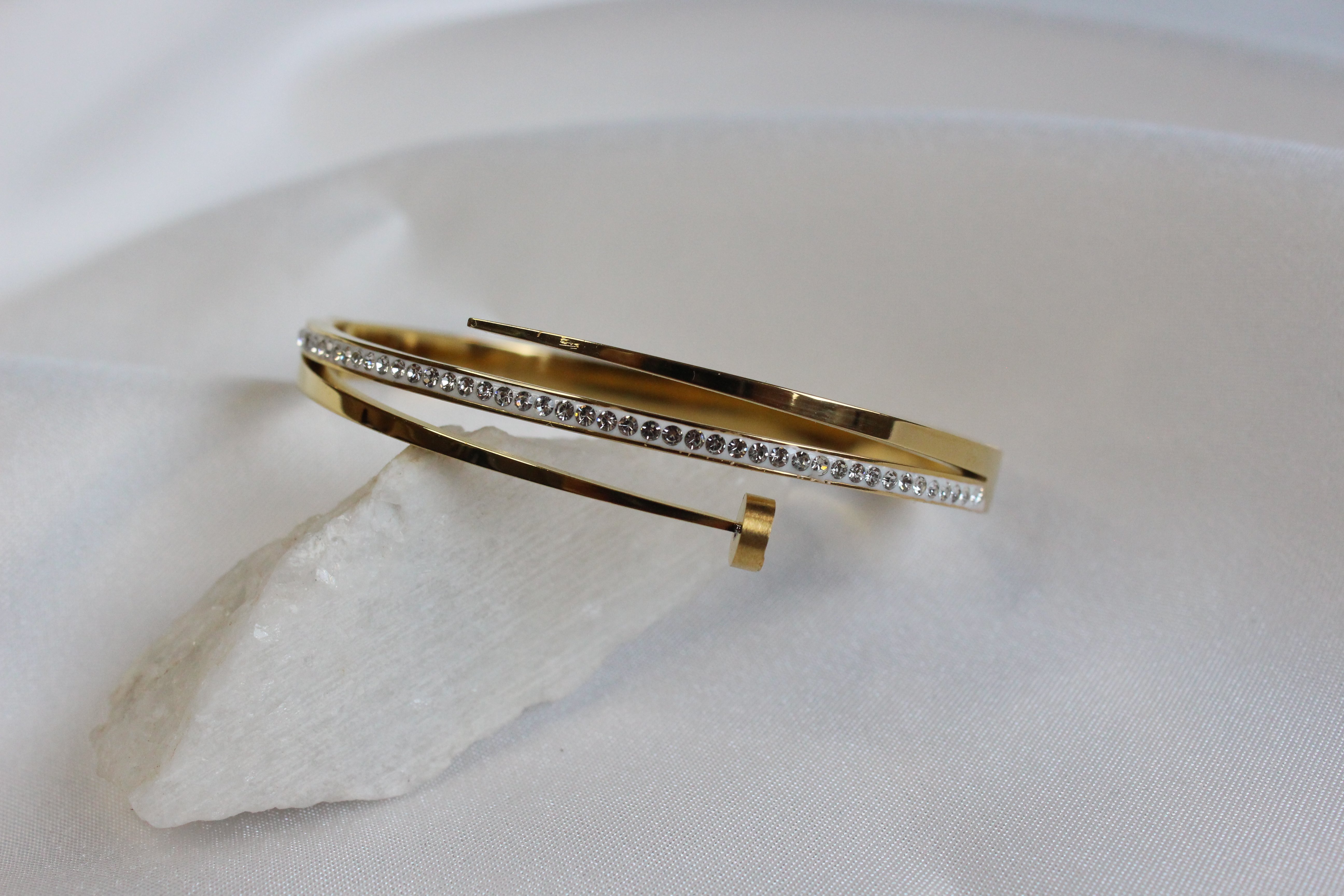 Golden Grip – Çelik Kelepçe Bileklik